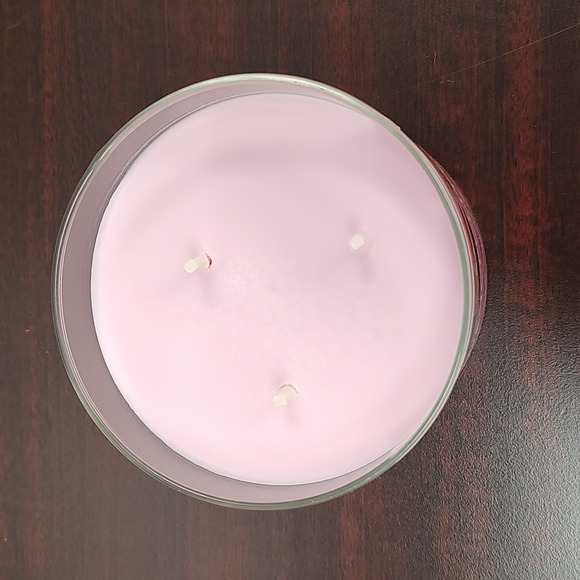 🛍️ Bath & Body Works CLAUSMOPOLITAN 3-Wick Candle - Picture 3 of 4